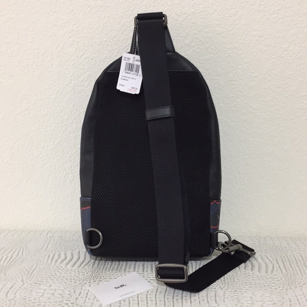New Coach Men’s Charles pack shoulder bag - Picture 2 of 6